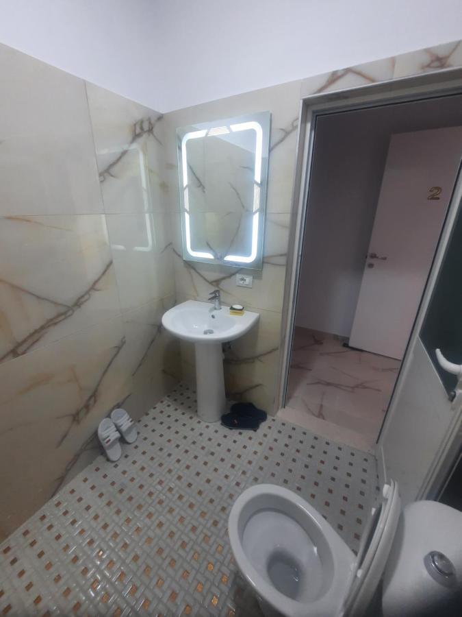 Hotel Megniar Lushnjë Eksteriør billede