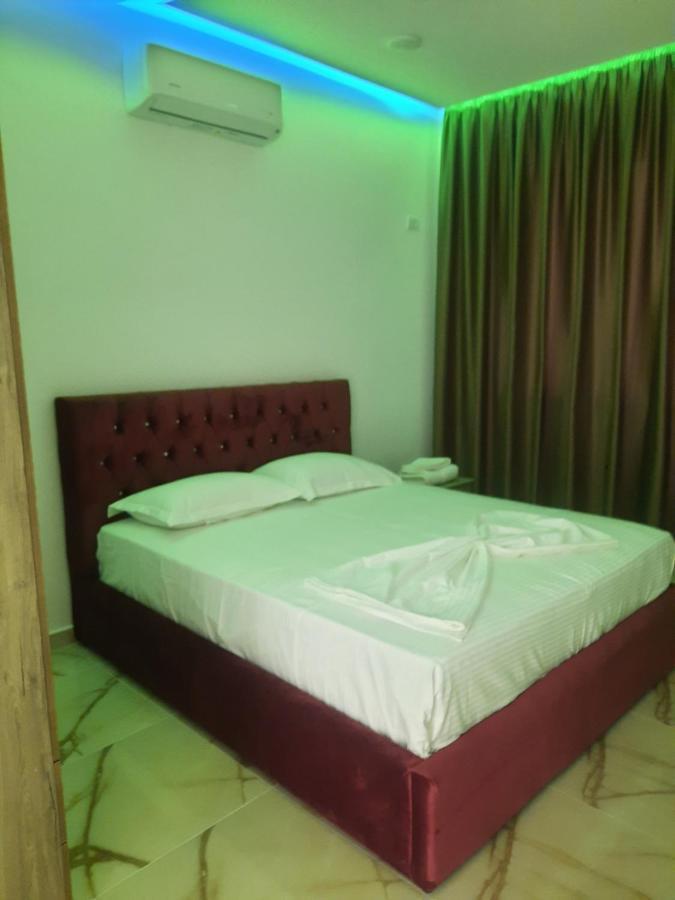 Hotel Megniar Lushnjë Eksteriør billede