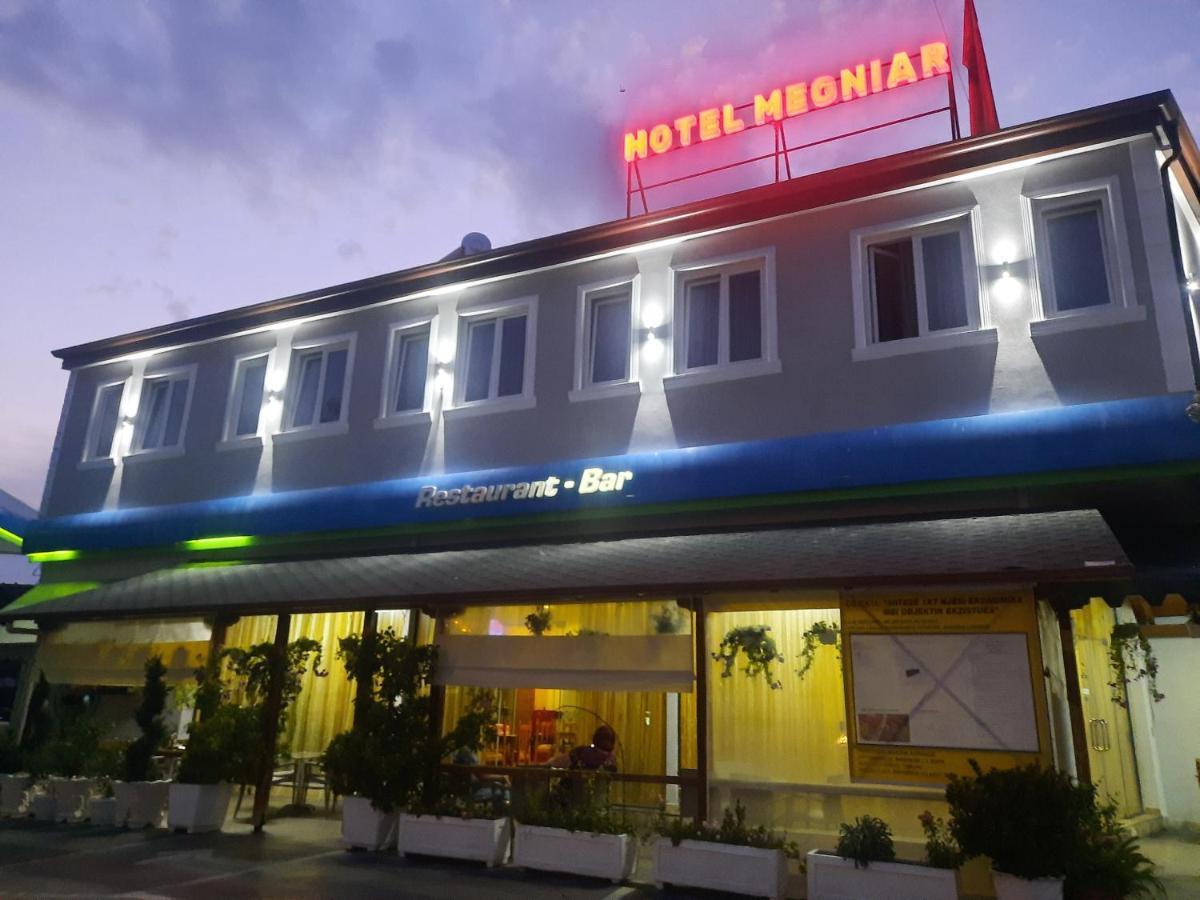Hotel Megniar Lushnjë Eksteriør billede
