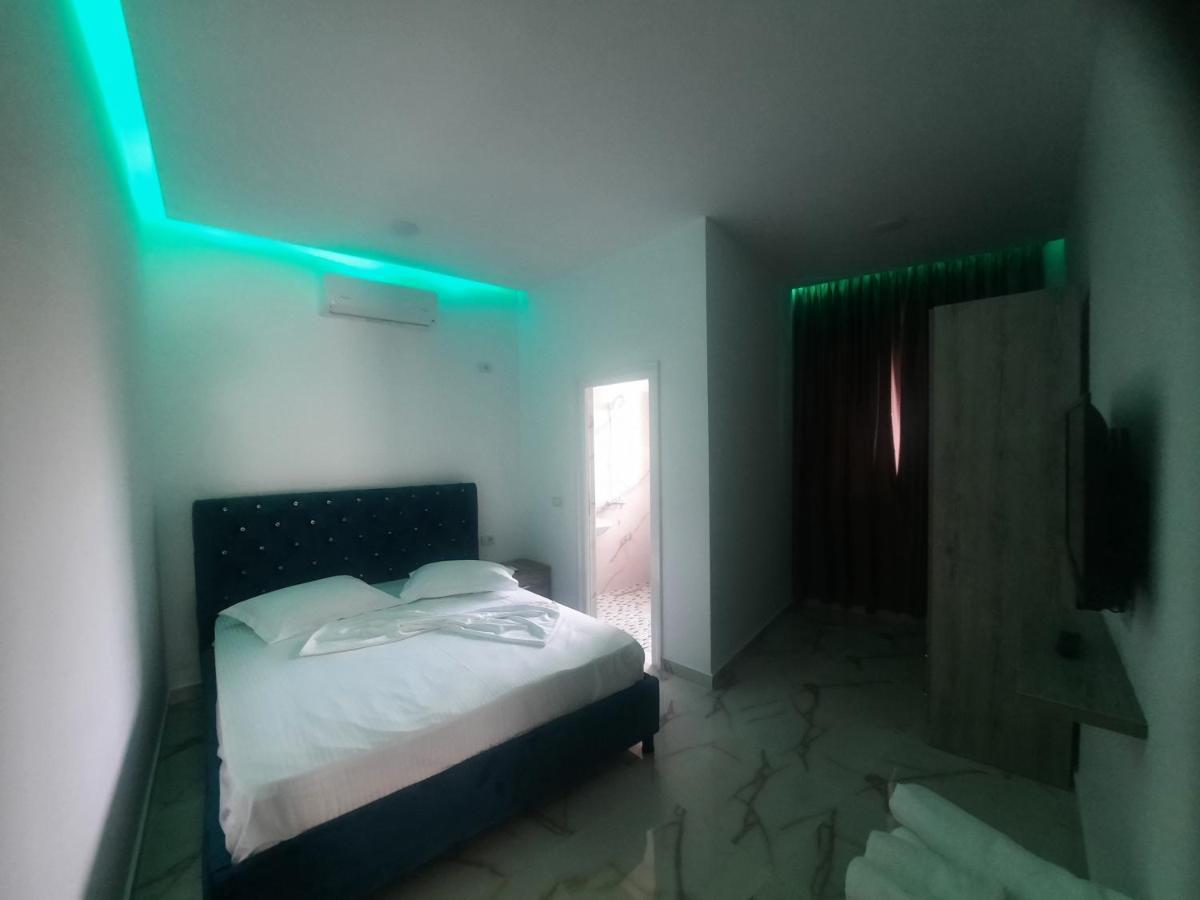 Hotel Megniar Lushnjë Eksteriør billede