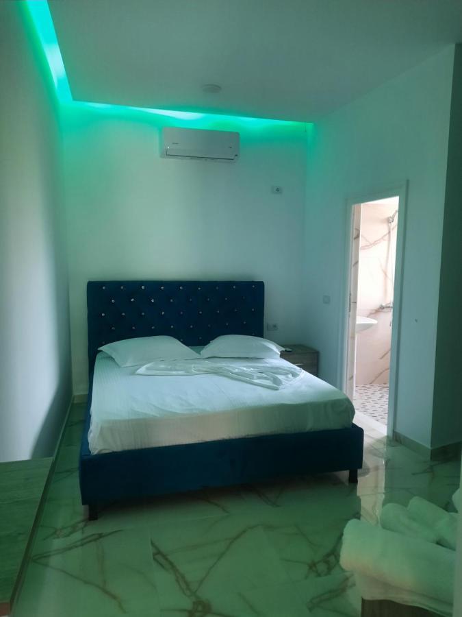 Hotel Megniar Lushnjë Eksteriør billede