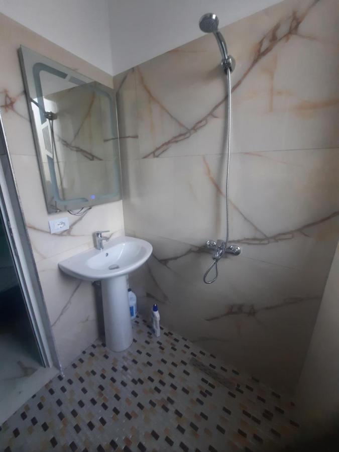 Hotel Megniar Lushnjë Eksteriør billede