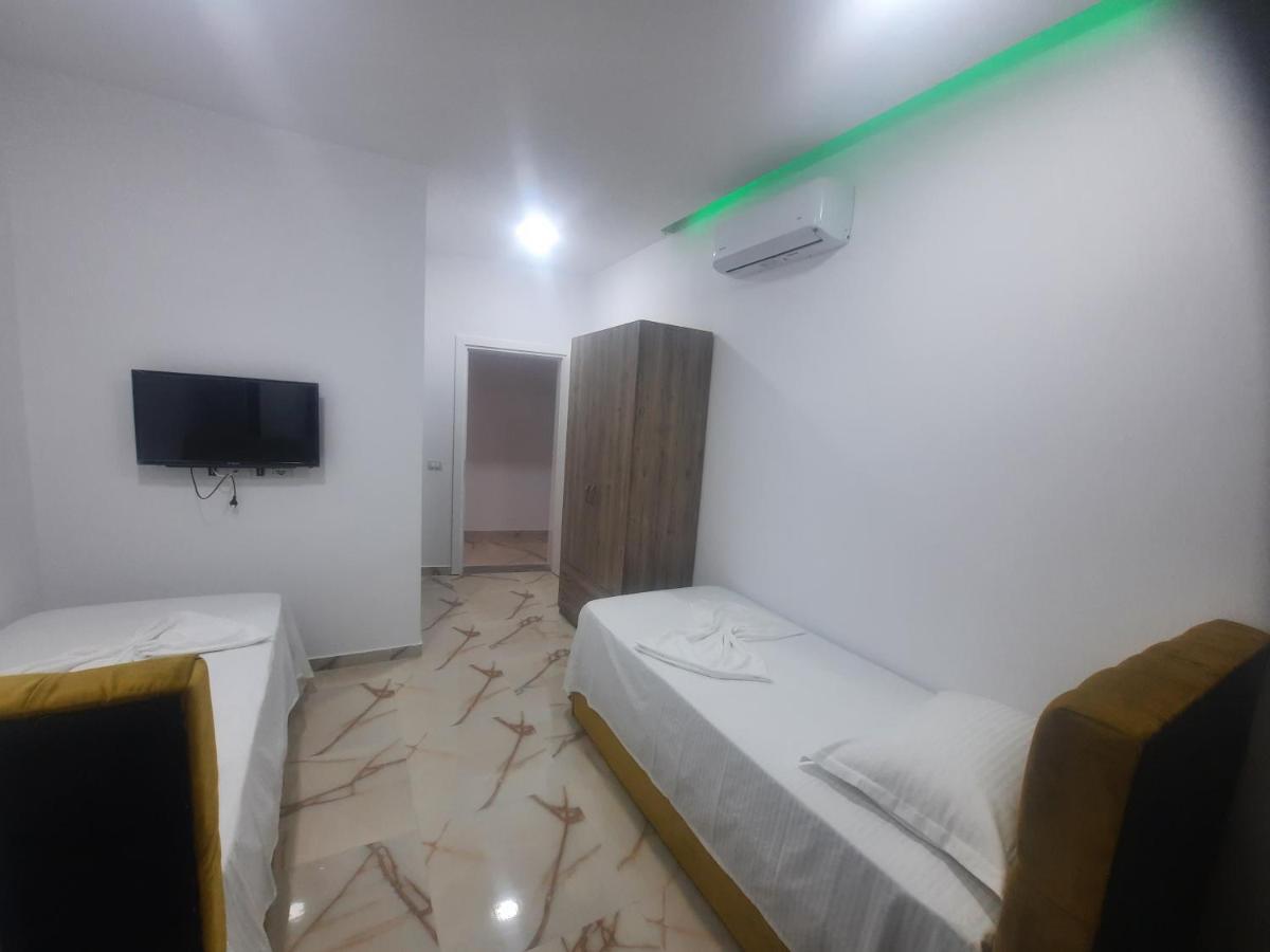 Hotel Megniar Lushnjë Eksteriør billede