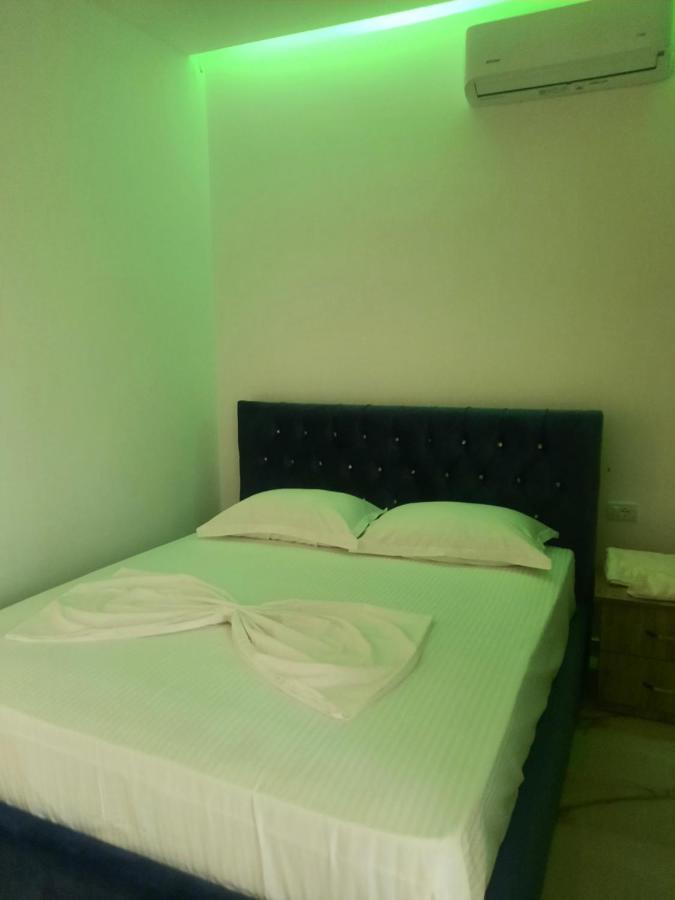 Hotel Megniar Lushnjë Eksteriør billede