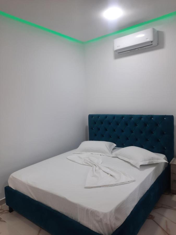 Hotel Megniar Lushnjë Eksteriør billede