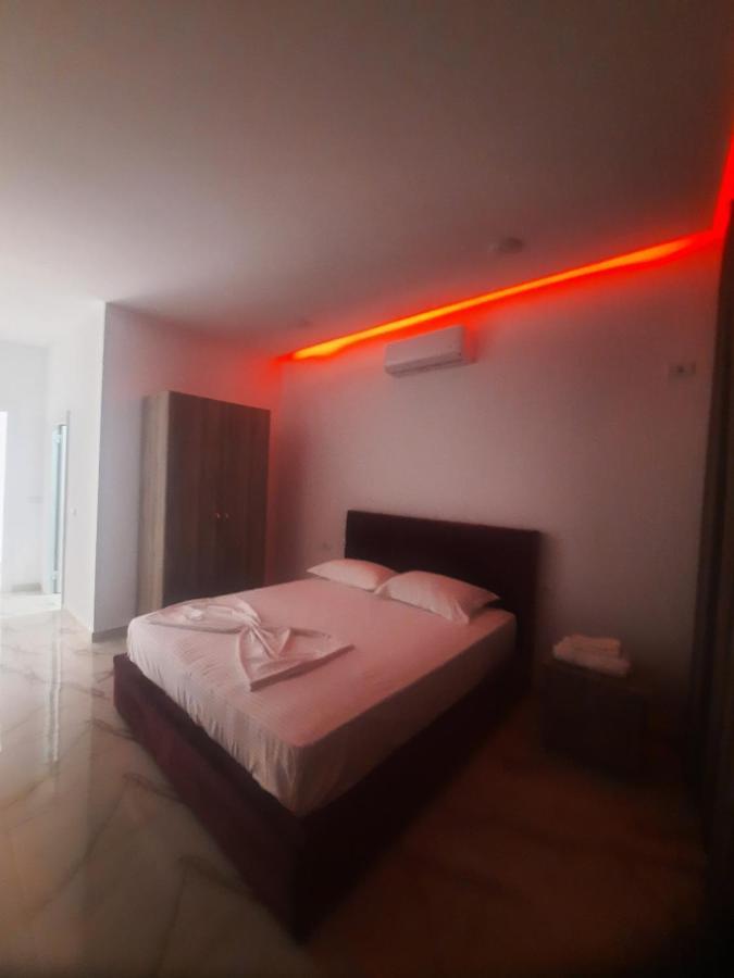Hotel Megniar Lushnjë Eksteriør billede