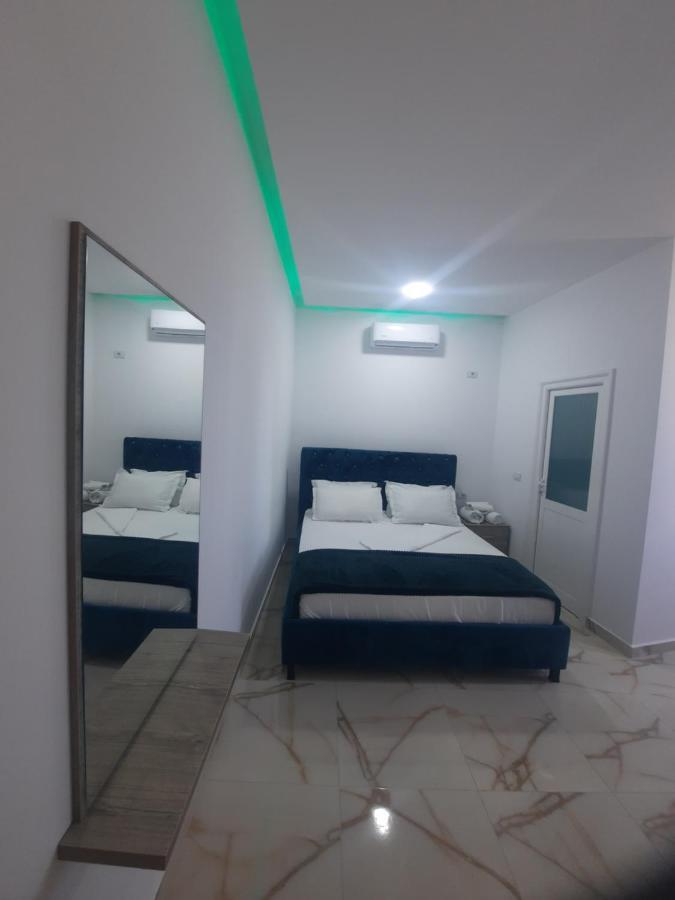 Hotel Megniar Lushnjë Eksteriør billede
