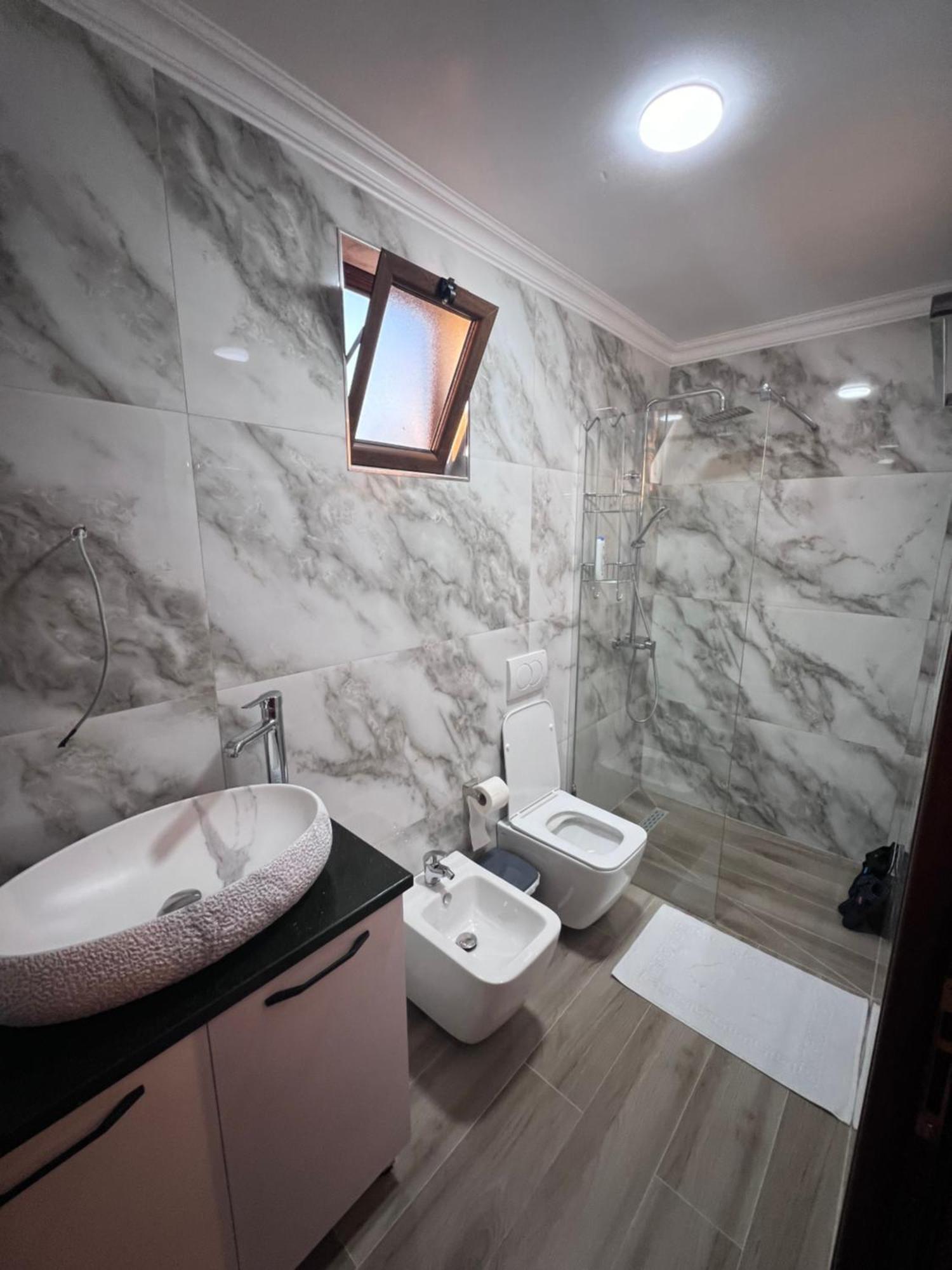 Hotel Megniar Lushnjë Eksteriør billede