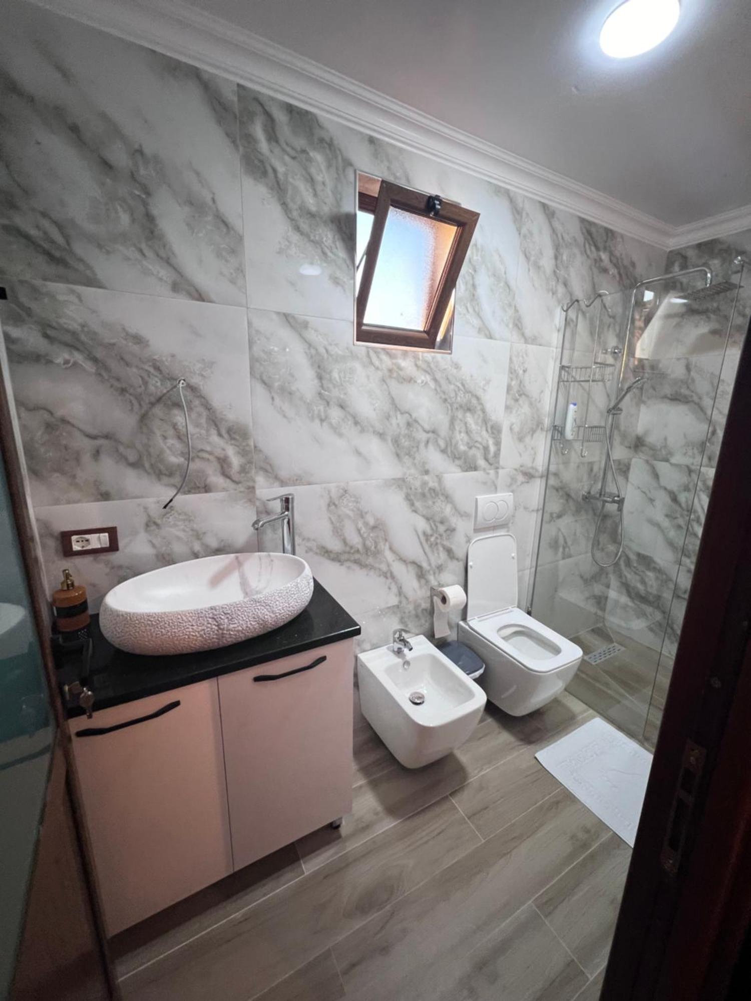Hotel Megniar Lushnjë Eksteriør billede