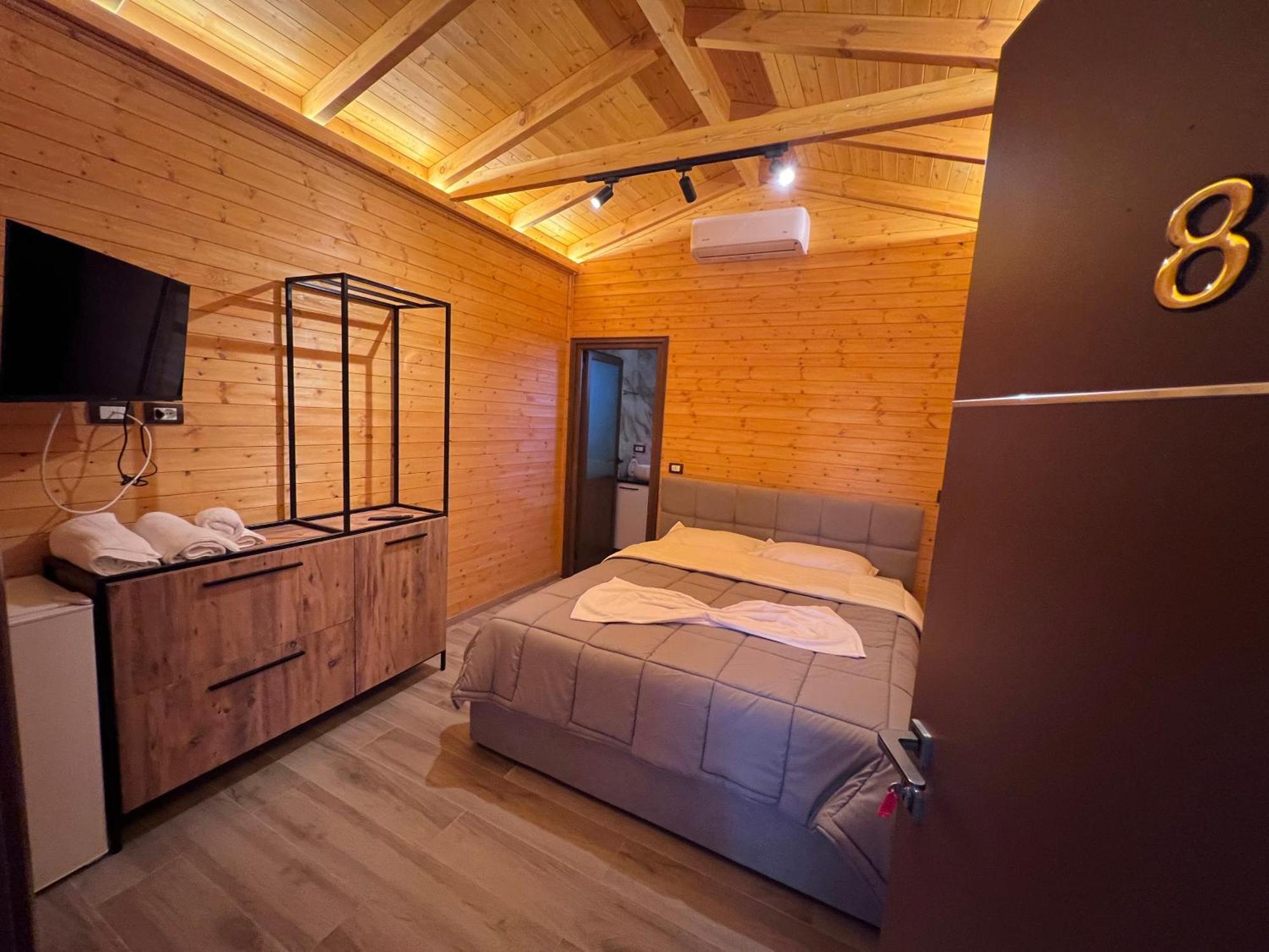 Hotel Megniar Lushnjë Eksteriør billede