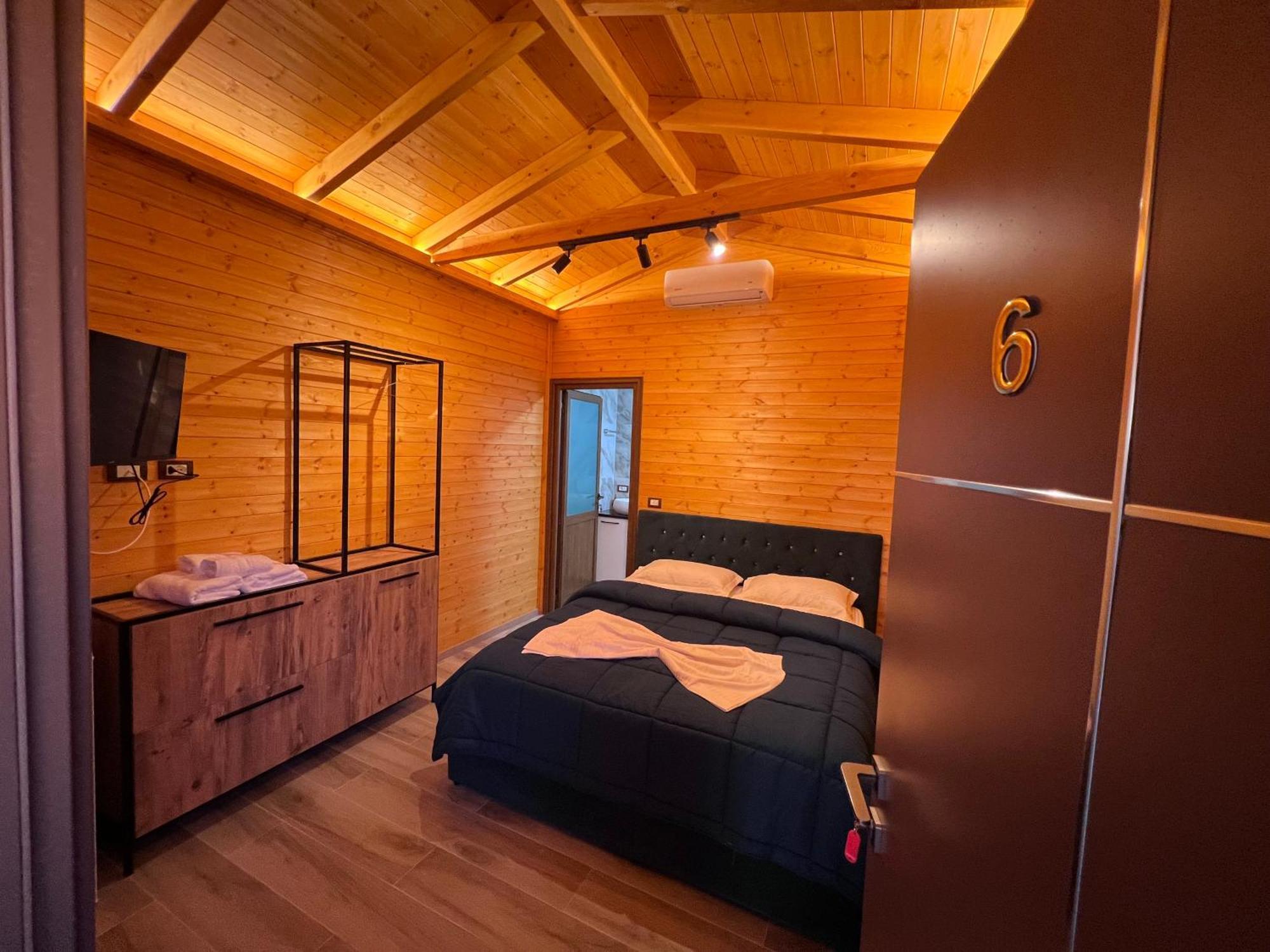 Hotel Megniar Lushnjë Eksteriør billede