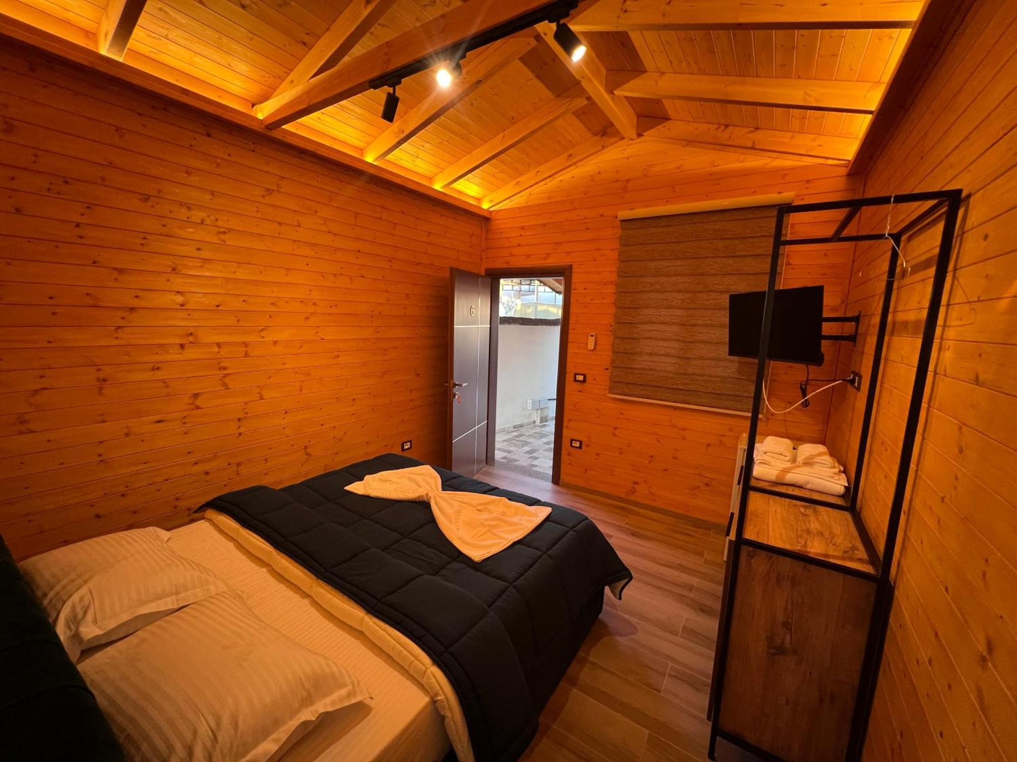 Hotel Megniar Lushnjë Eksteriør billede